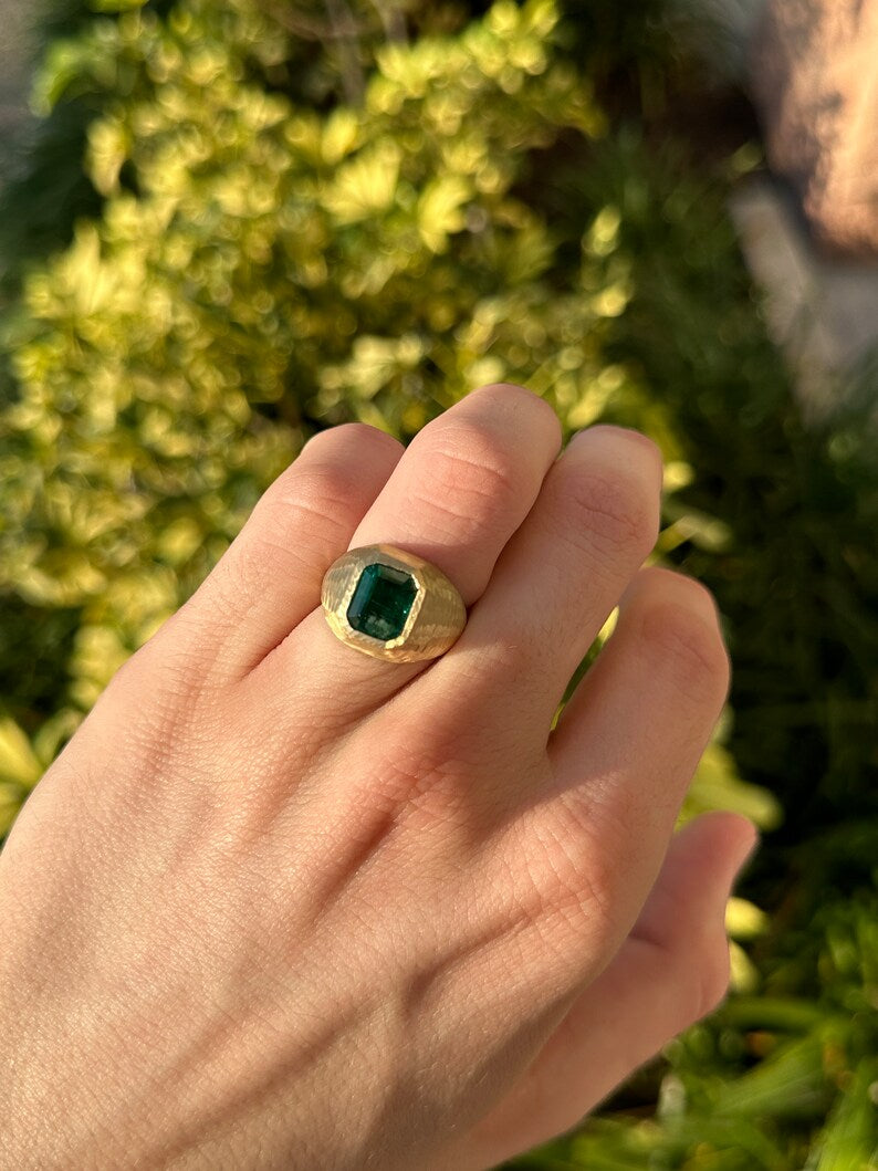 4.20ct 18K Gold Deep Forest Dark Green Men's Solitaire Emerald Matte Hammered Finish Ring - JR Colombian Emeralds