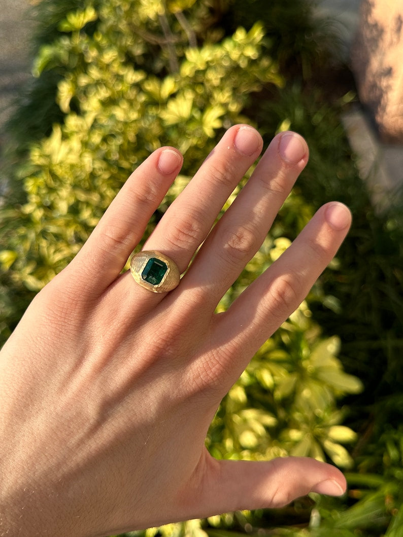 4.20ct 18K Gold Deep Forest Dark Green Men's Solitaire Emerald Matte Hammered Finish Ring - JR Colombian Emeralds