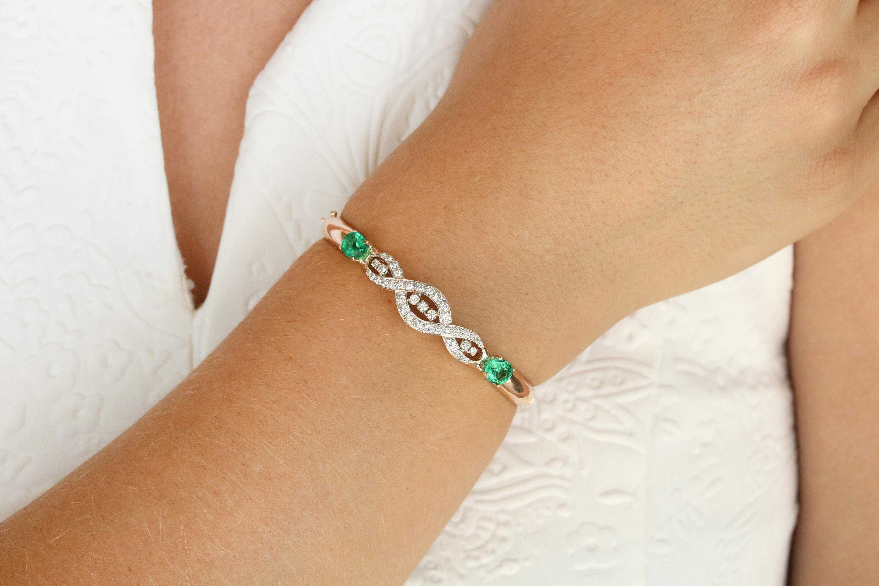 2.85tcw Round Diamond & Natural Oval Emerald Bangle Bracelet 14K