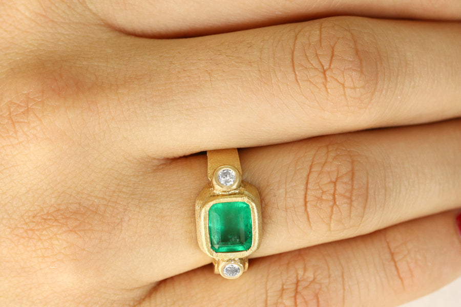2.70tcw Emerald & Diamond 