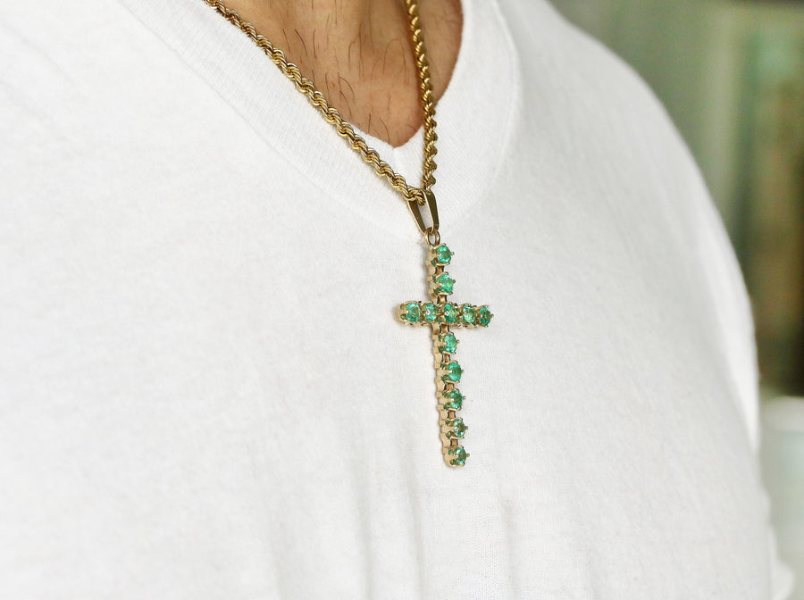 2.50 Carats Colombian Emerald Cross Pendant 