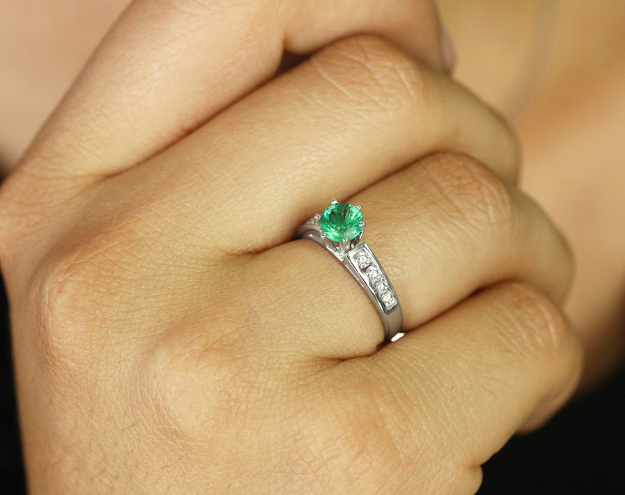 Chic and Sophisticated: 1.0tcw Round Brazilian Emerald & Diamond Shank Engagement Ring
