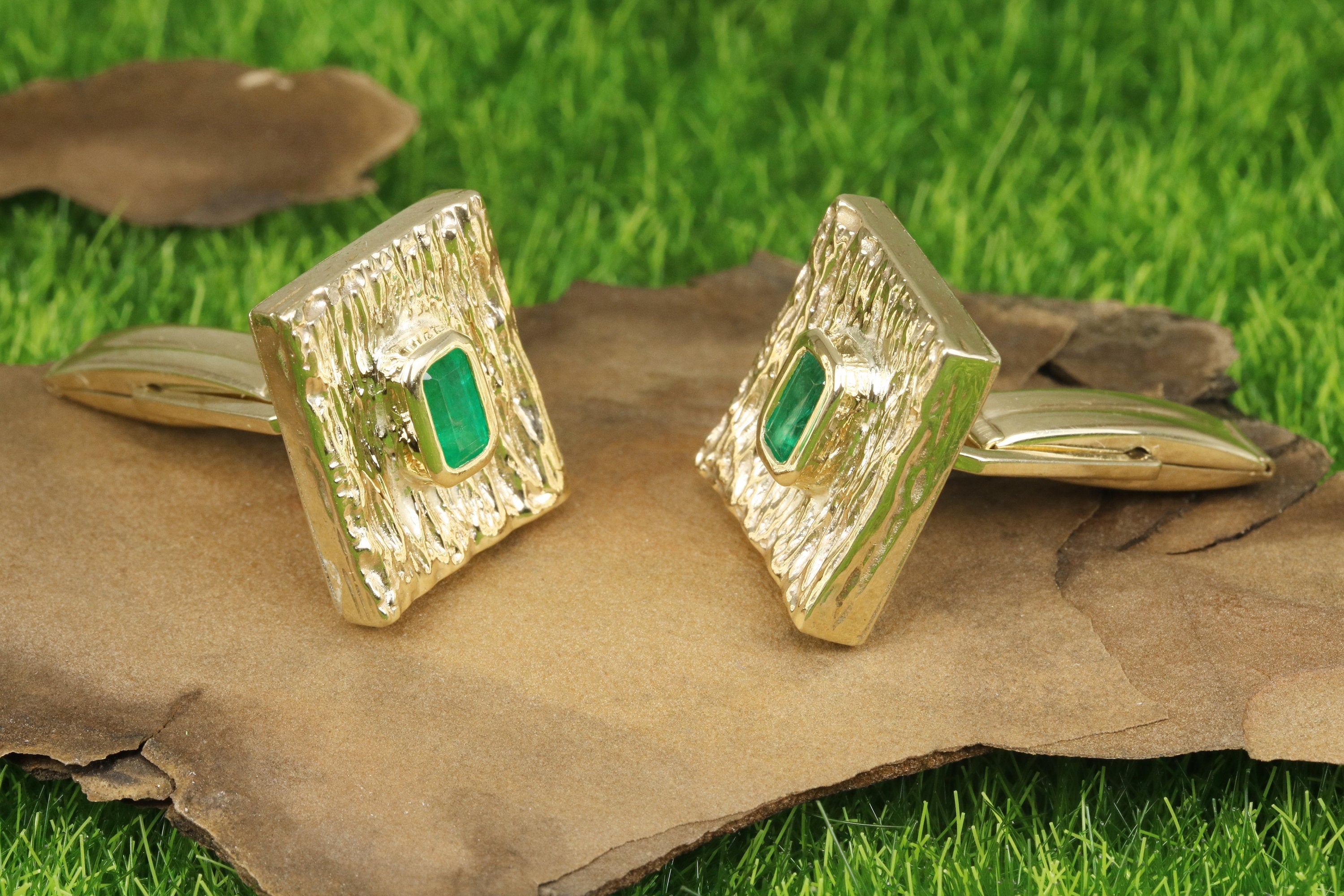 1.30tcw Colombian Emerald Men's Cuff Links 14K