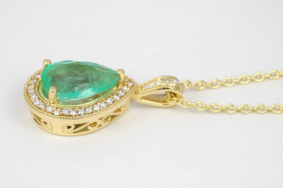 2.50tcw Pear Shape Emerald & Diamond Necklace