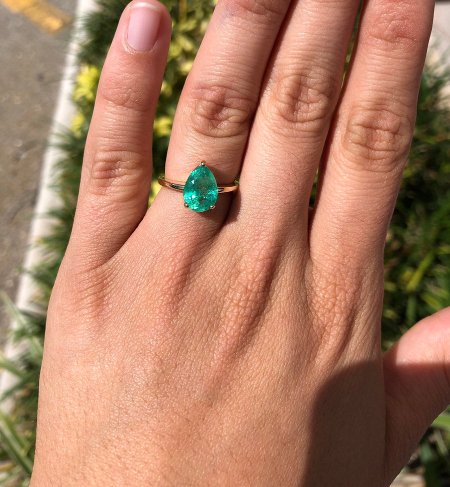 Solitaire Teardrop Colombian Emerald Three prong Engagement