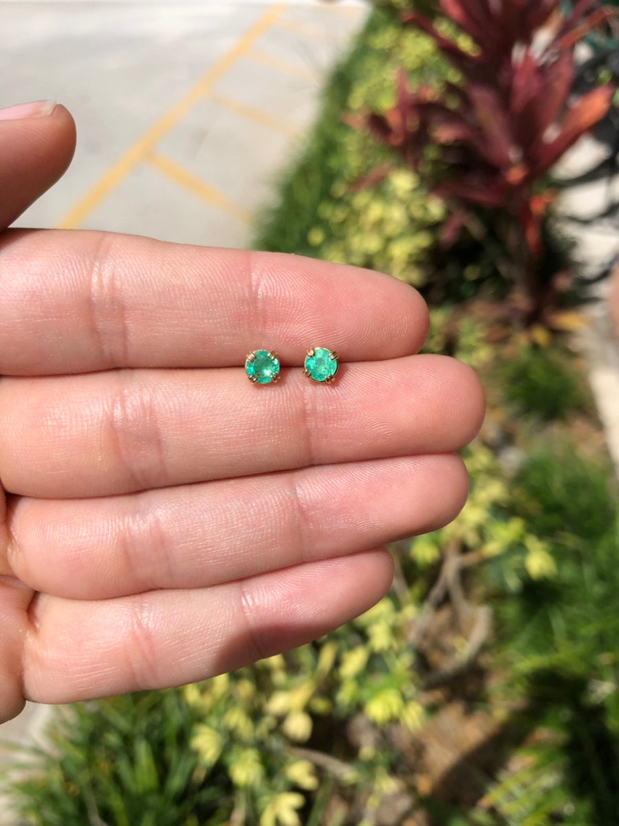 0.68 Carats Colombian Emerald Stud Earrings Round Cut 4.5 MM