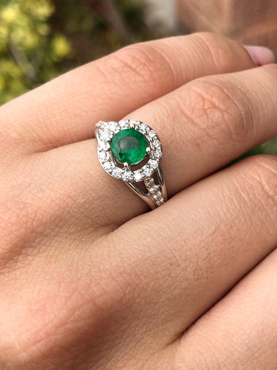 Chic and Sophisticated: Natural Emerald & Diamond Halo 1.32tcw Engagement Ring in 14K Gold
