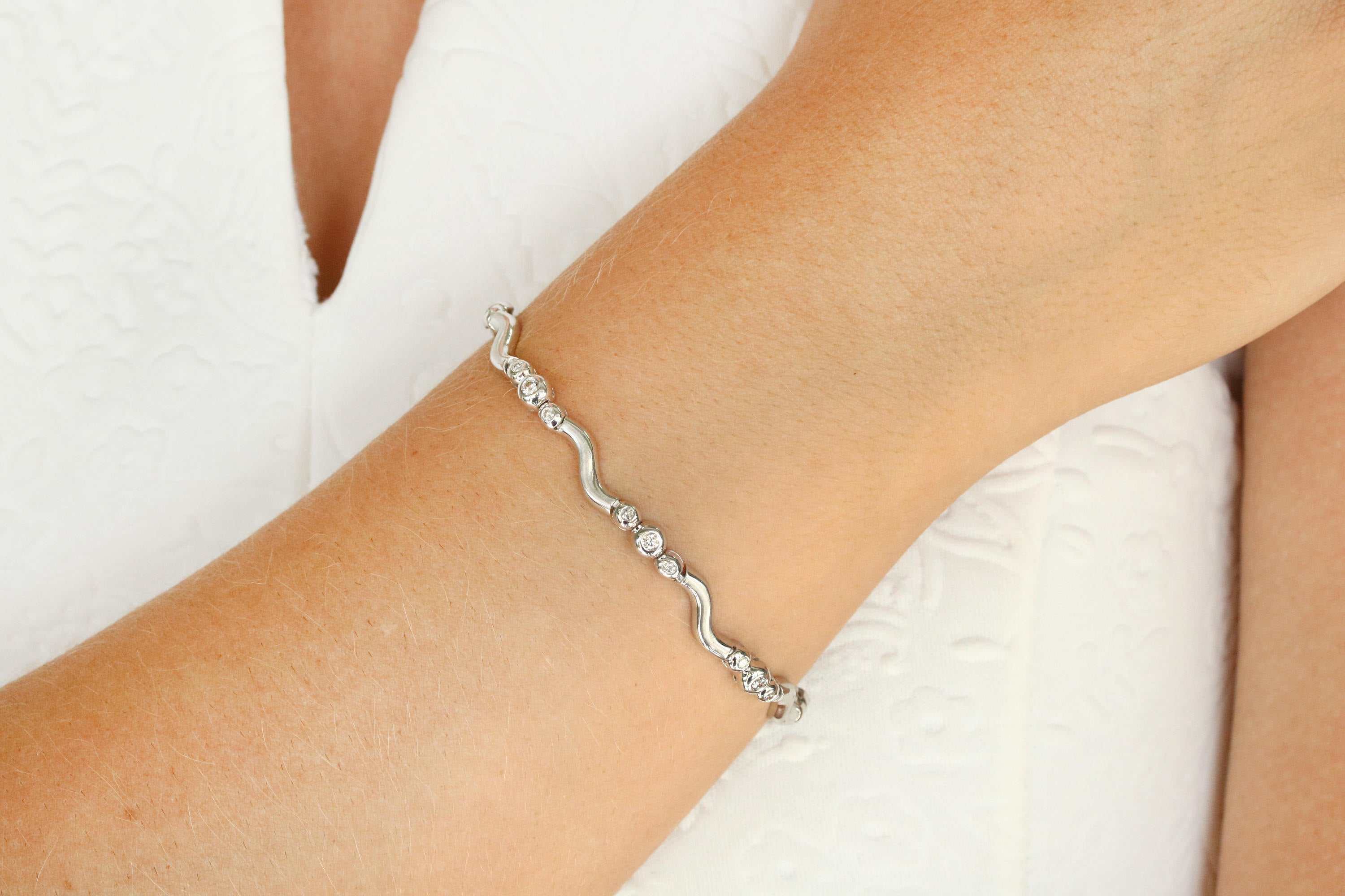 0.50tcw Modern Satin Finish Diamond Bezel Set Tennis Bracelet 14K