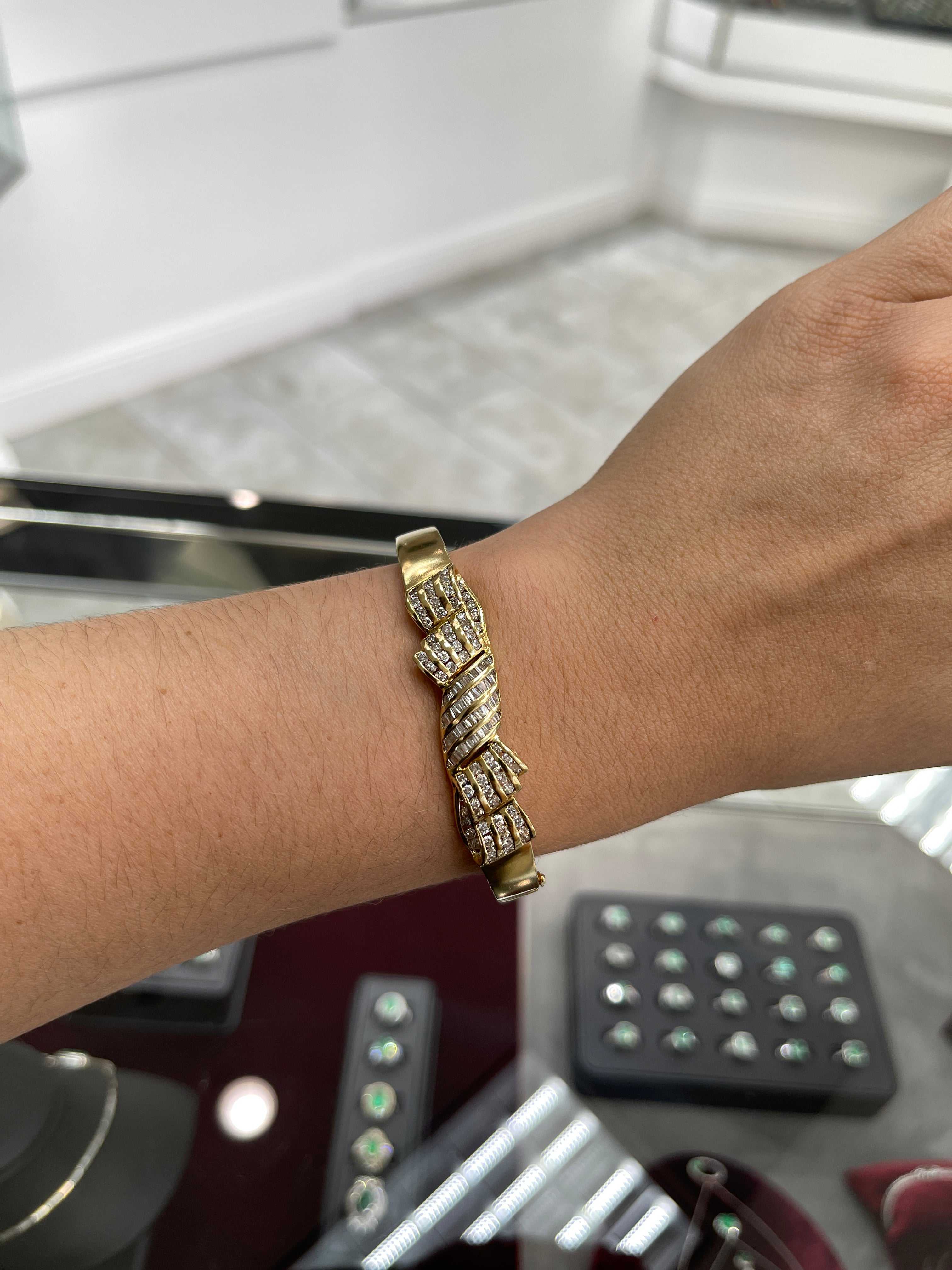 3.05tcw Diamond Bow & Gold Bangle Bracelet 18k