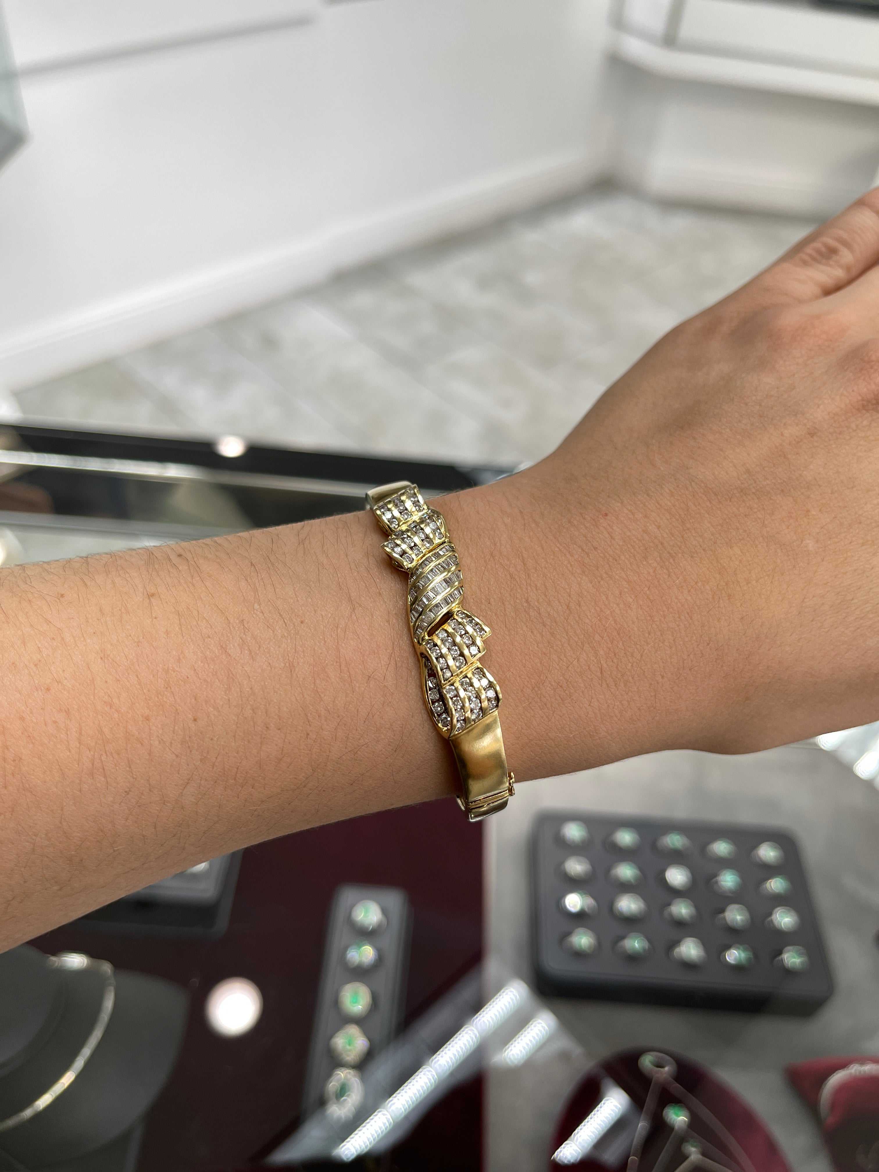 3.05tcw Diamond Bow & Gold Bangle Bracelet 18k