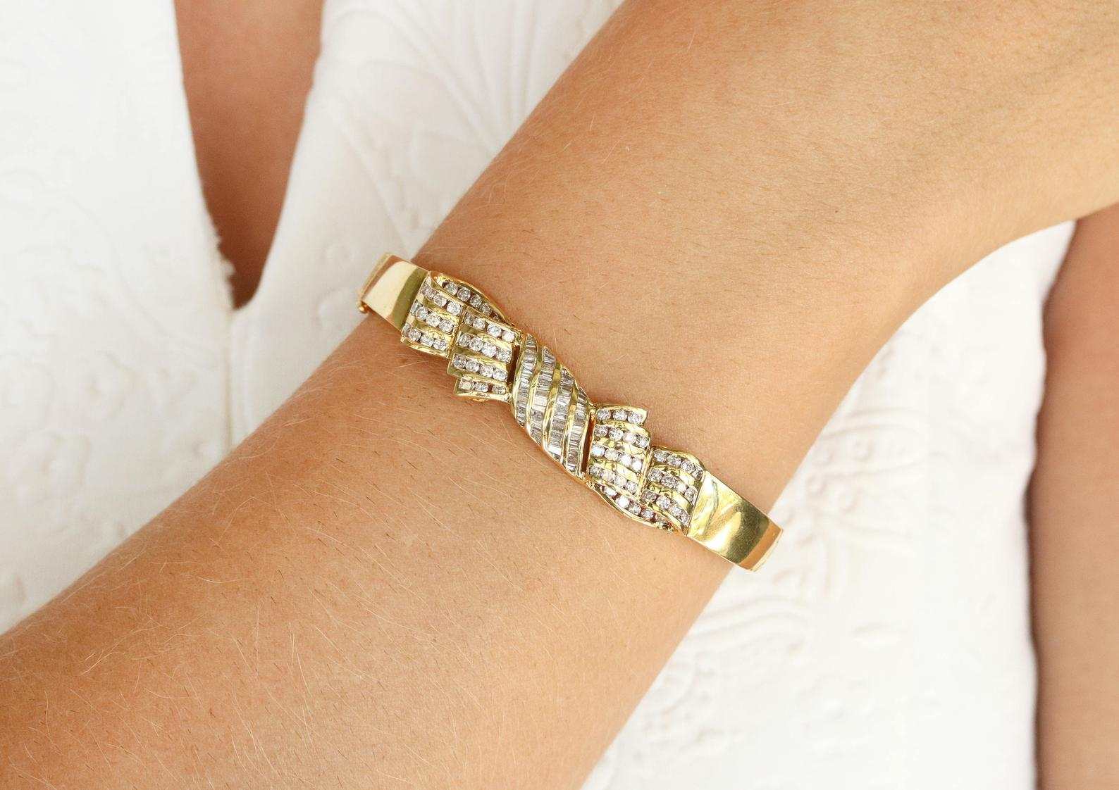 3.05tcw Diamond Bow & Gold Bangle Bracelet 18k
