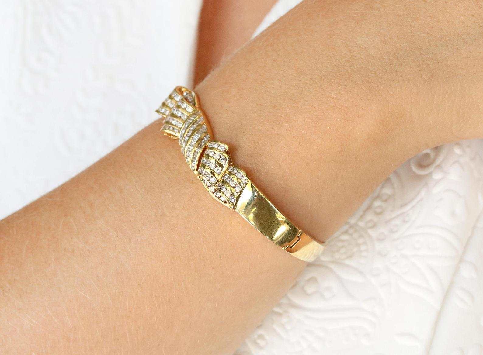 3.05tcw Diamond Bow & Gold Bangle Bracelet 18k