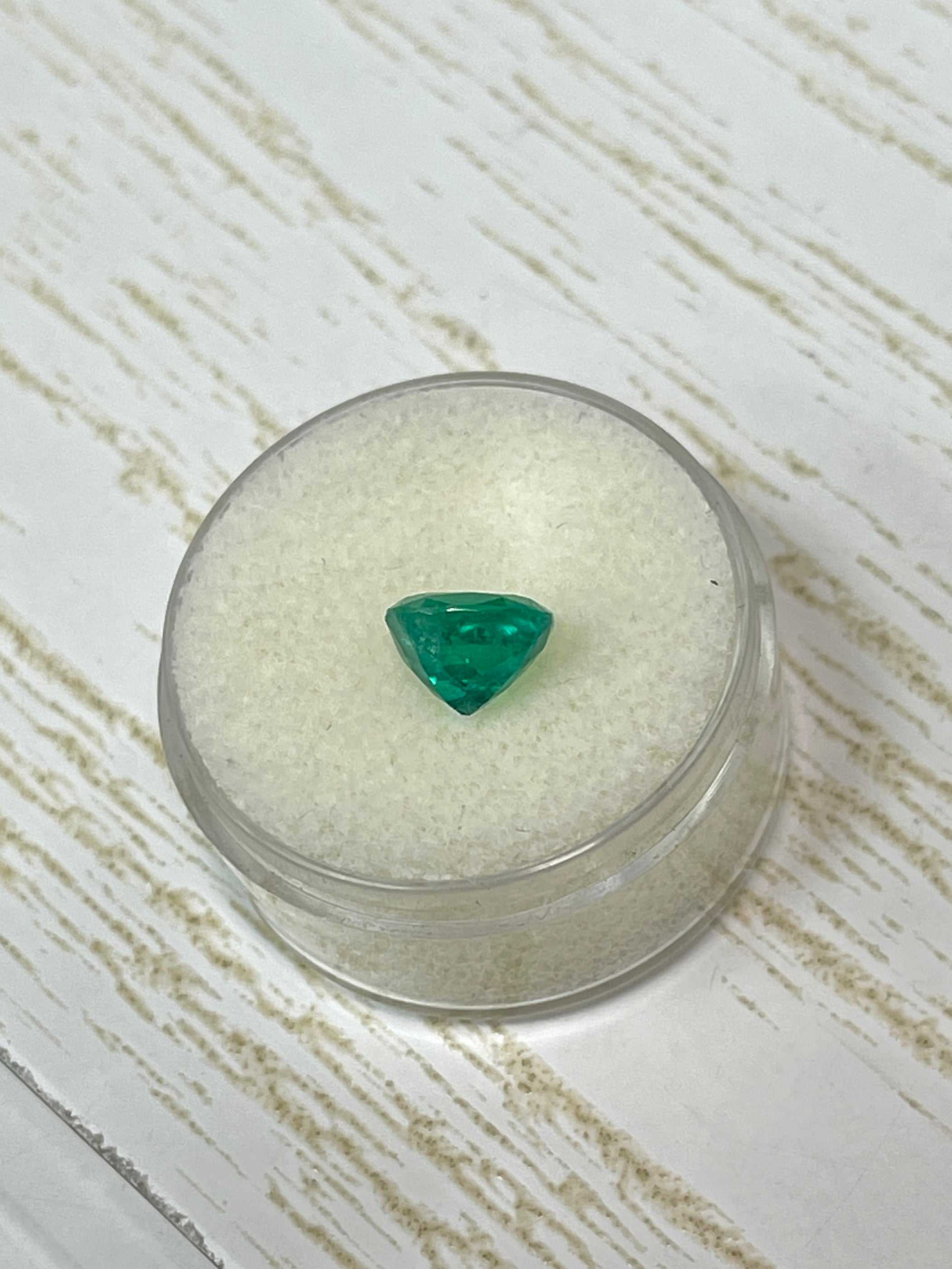 Exquisite 7.5x7.5 Colombian Emerald - 1.96 Carat Cushion Cut