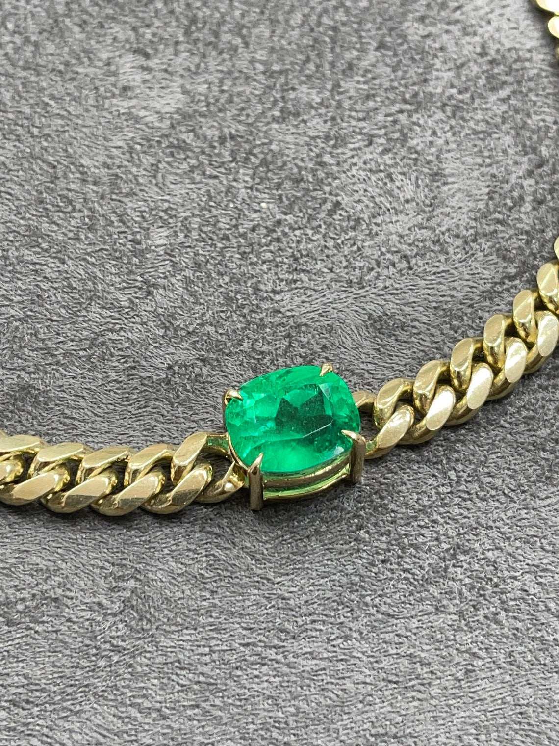 GIA Certified 10.85ct AAA+ emerald cushion cut solid gold choker necklace by JR Colombian Emeralds, 18K gold with Cuban style design.
