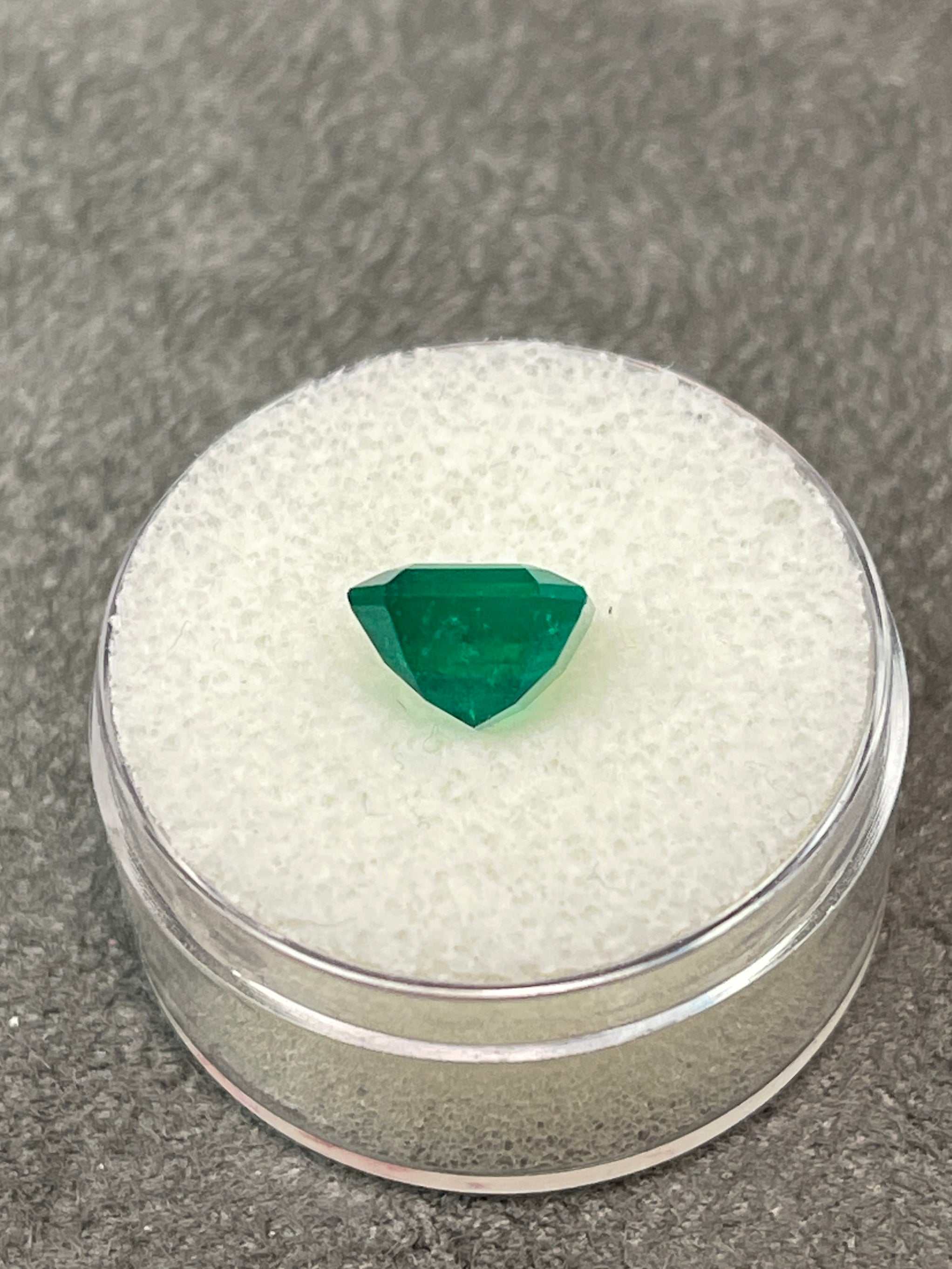 2.88 Carat GIA certified Vivid Muzo Green Natural Loose Colombian