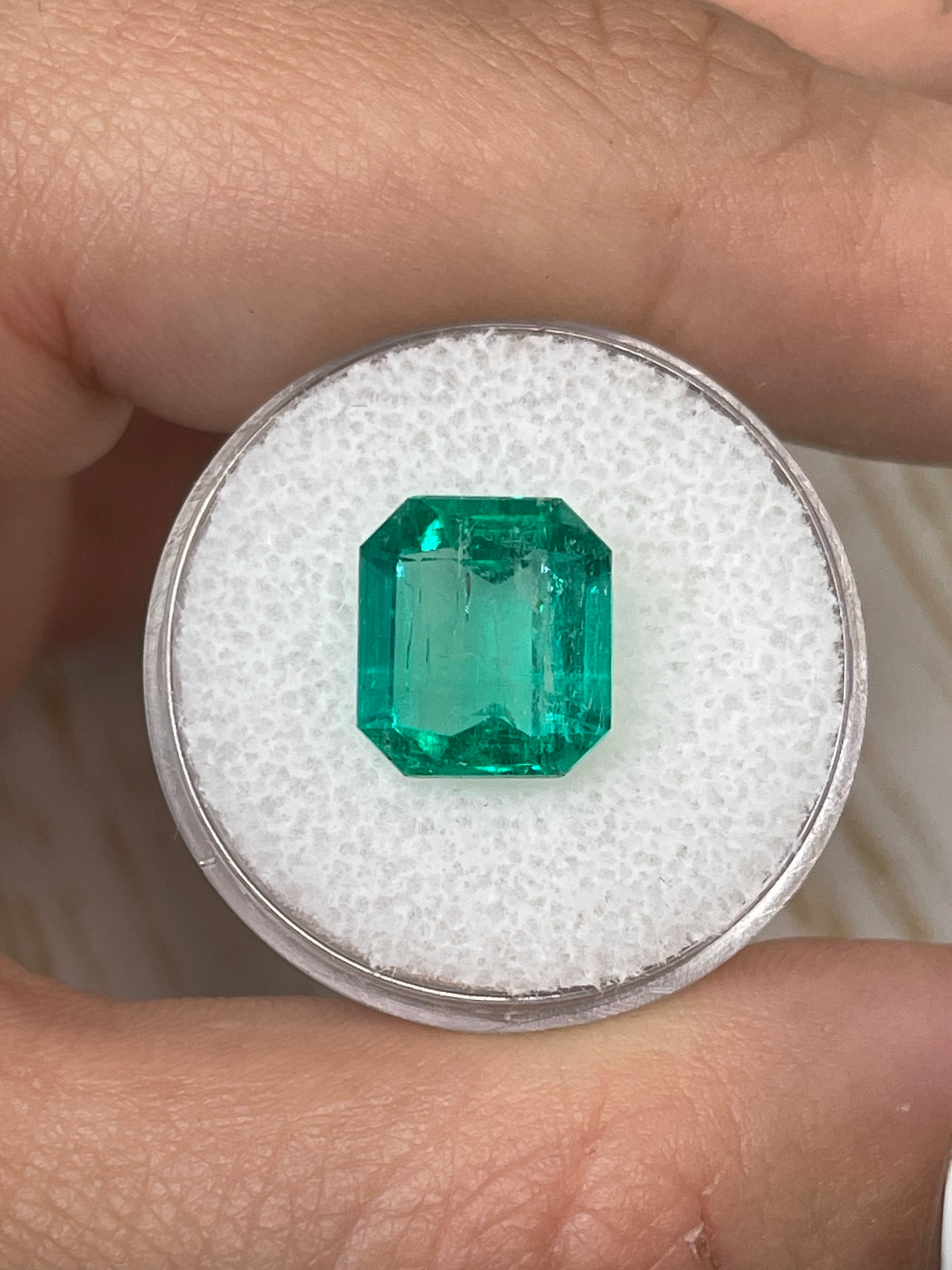 4.72 carat bluish natural Colombian emerald in Asscher cut, loose gemstone with 11x10mm dimensions, from JR Colombian Emeralds.