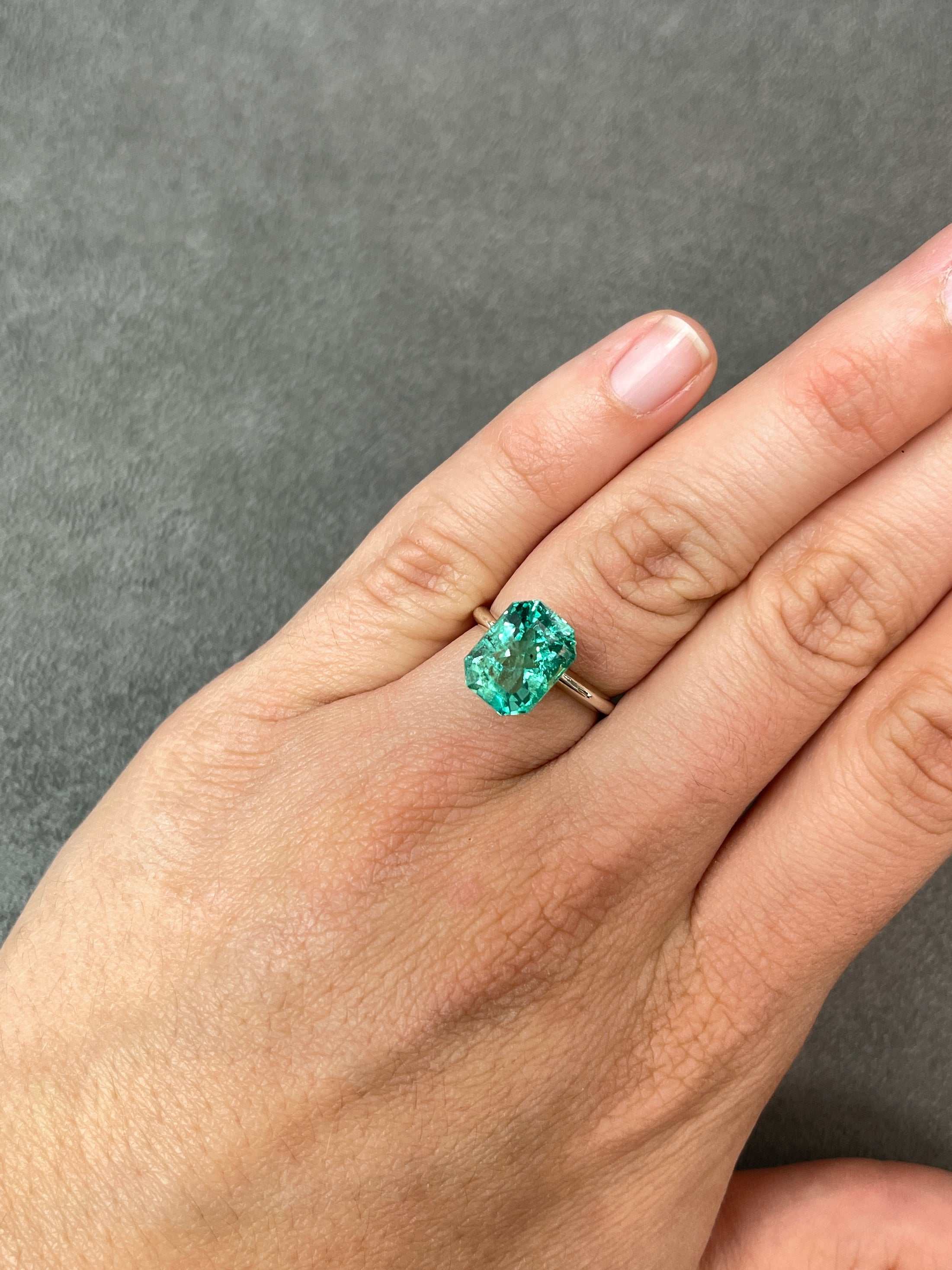5.15 Carat 12x9 Lustrous Natural Loose Colombian Emerald-Classic