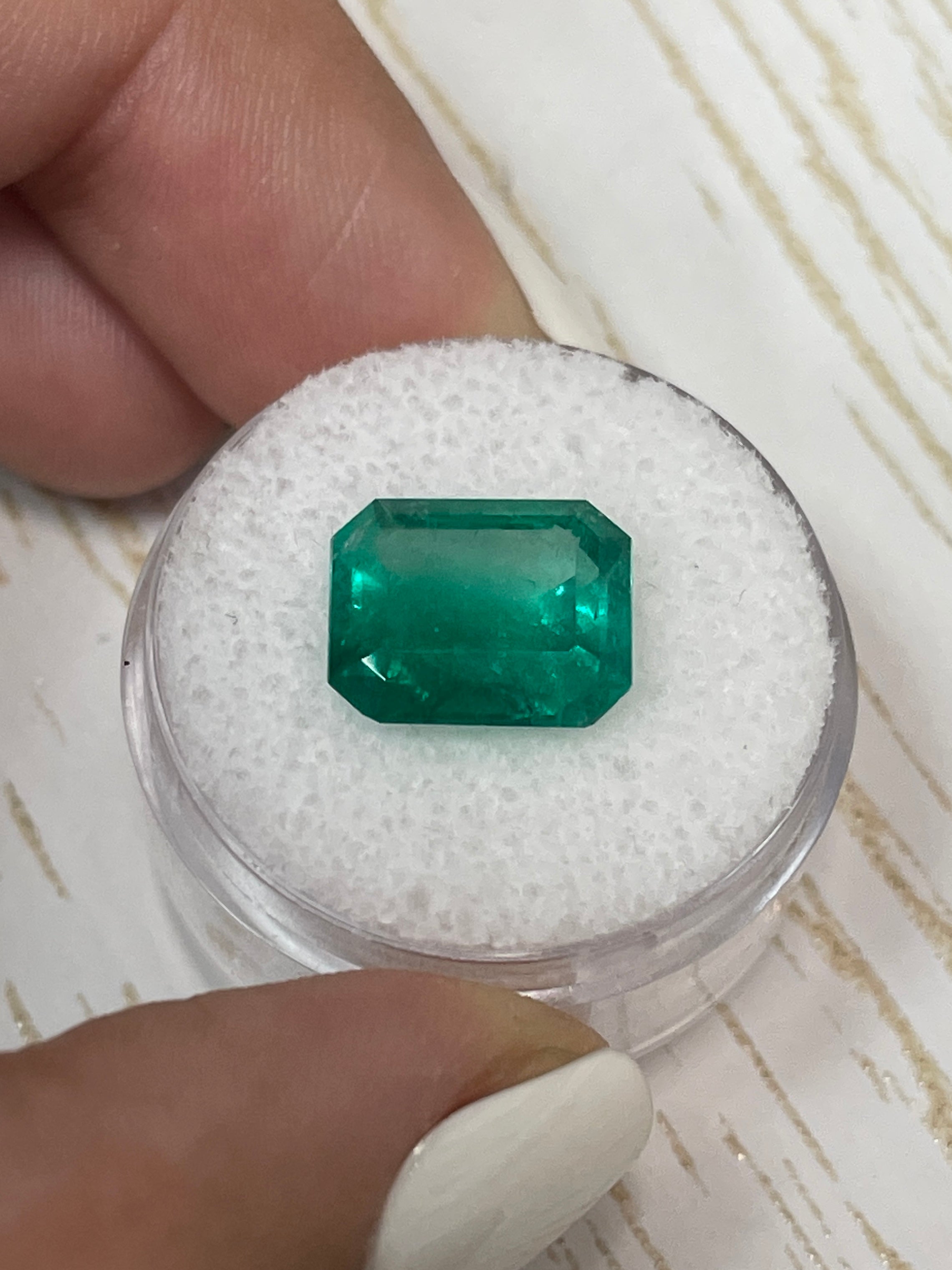 Loose 5.20 carat Colombian emerald in classic emerald cut, high-quality natural green gemstone from JR Colombian Emeralds.