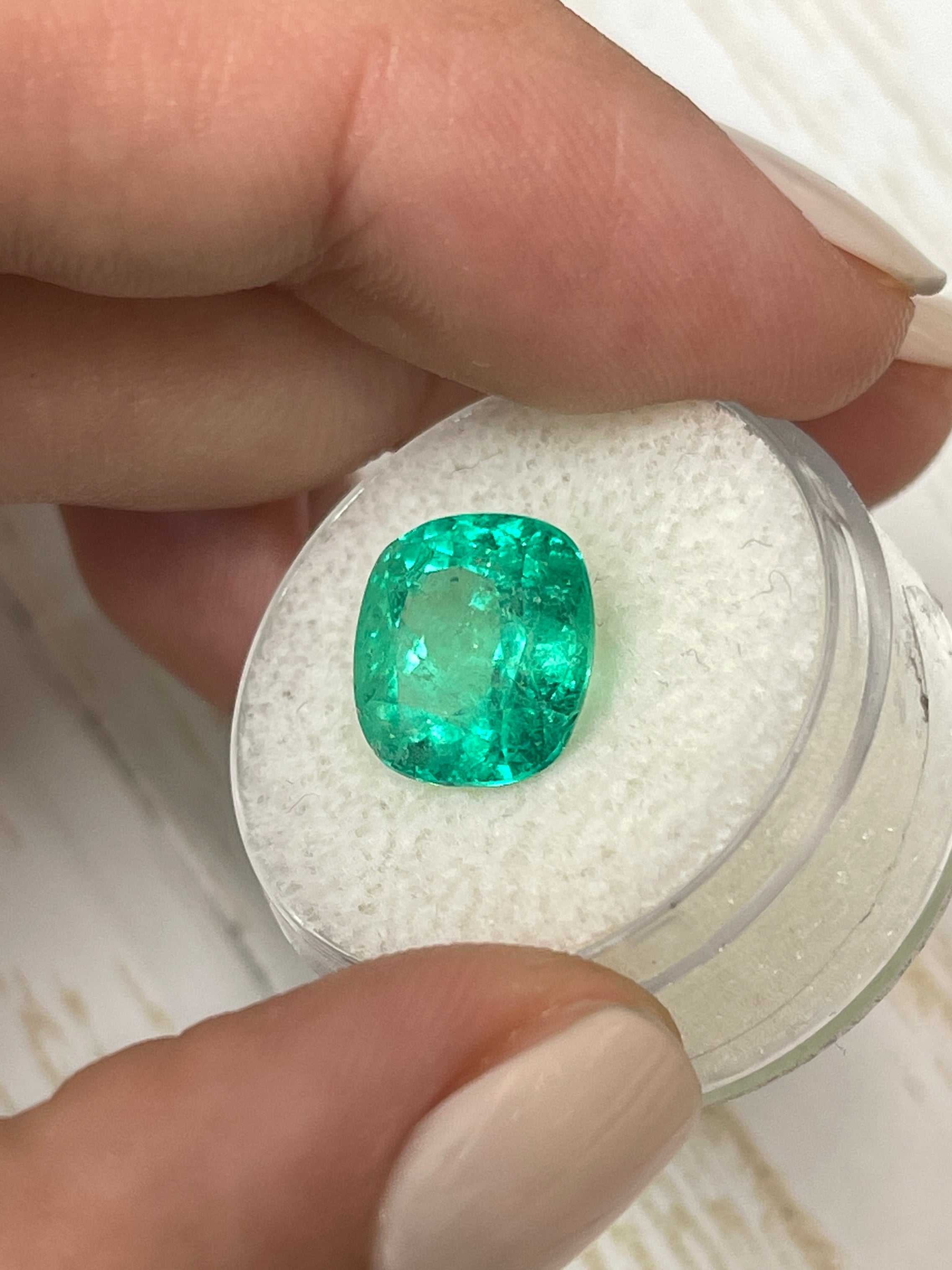 5.21 Carat Certified 11x10.5 Fine Yellowish Green Natural Loose Colomb