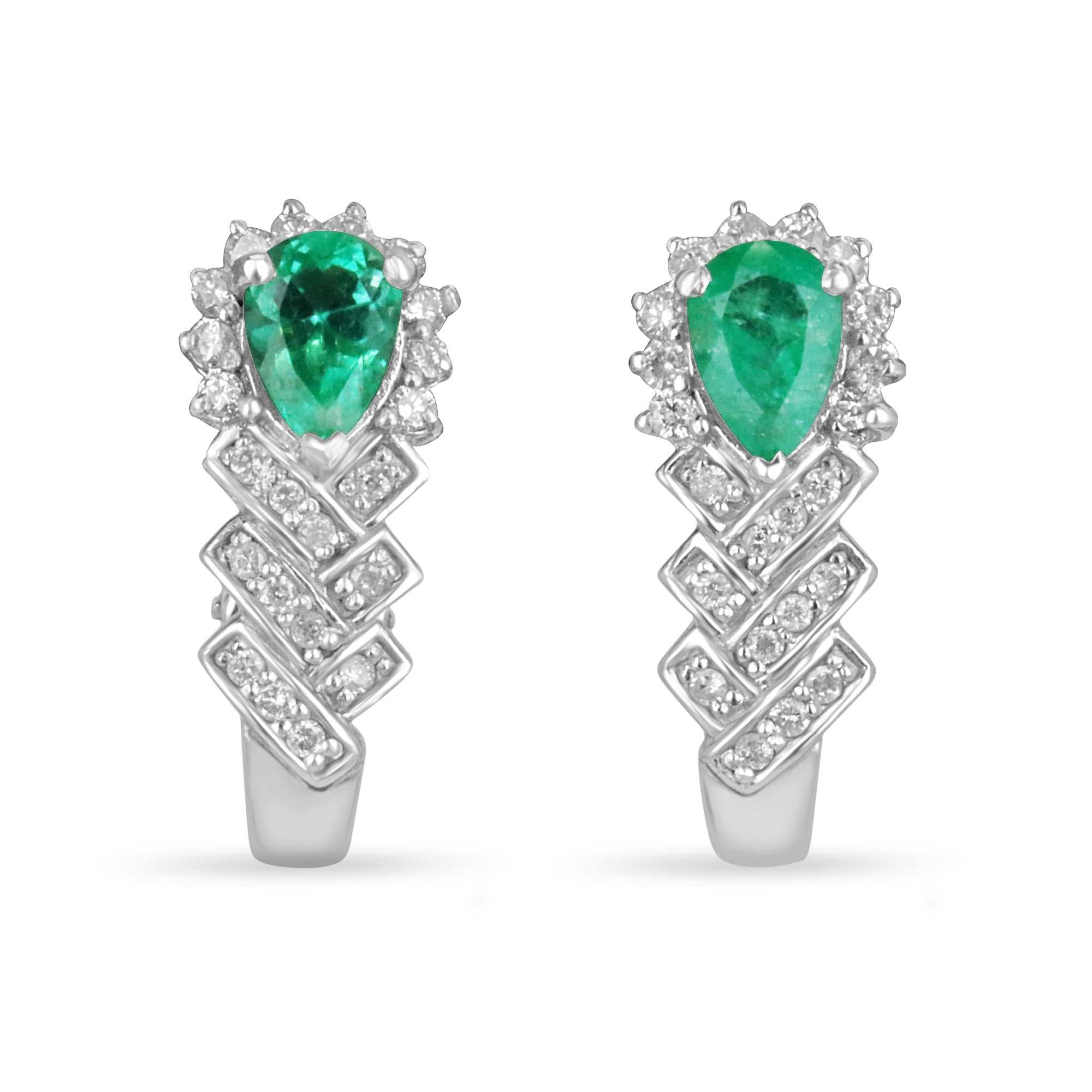 Orecchini Omega con smeraldi colombiani a goccia e diamanti, 3,15 carati totali, oro 14 carati - JR Colombian Emeralds