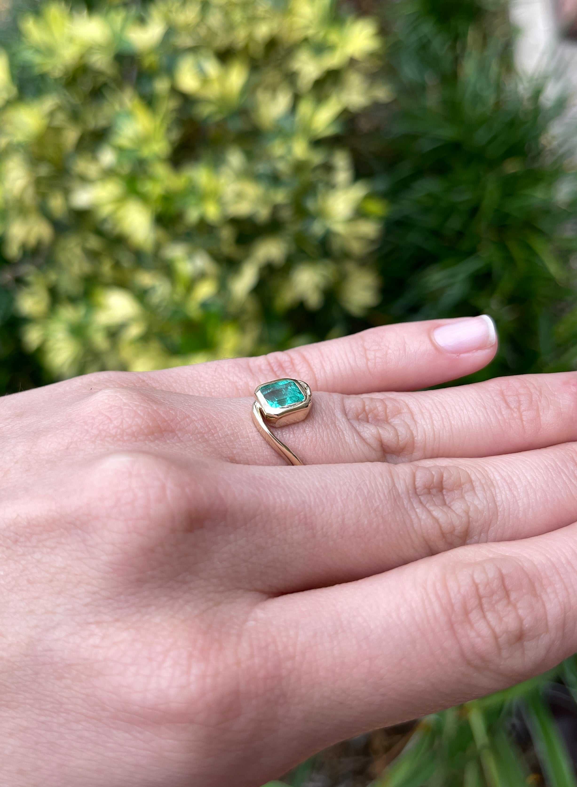 1.50 Carats Bezel Set Asscher Cut Emerald Solitaire Curved Ring 14K