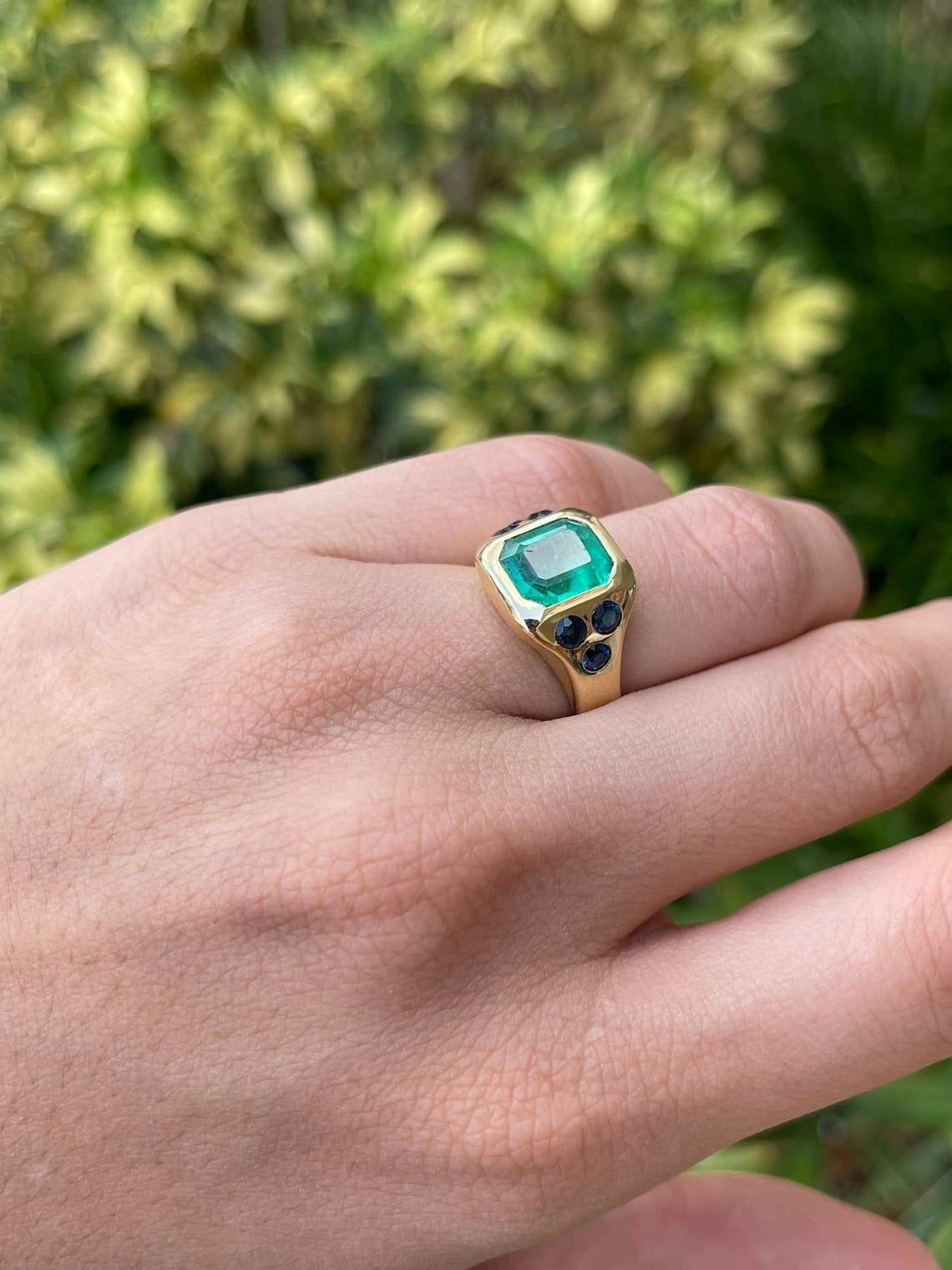4.20tcw 18K Green Emerald & Blue Round Sapphire Gypsy Signet Gold Ring