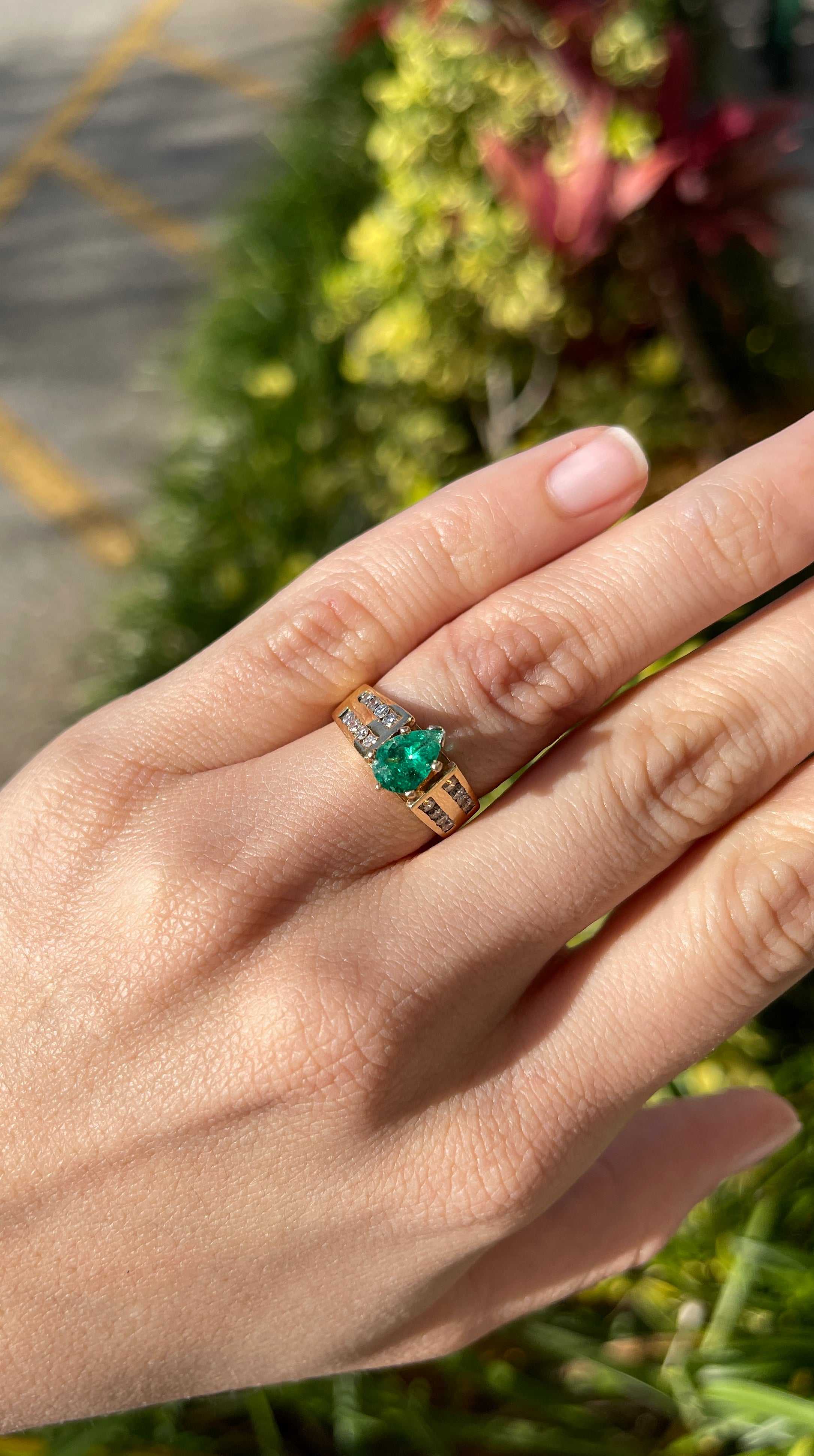 1.28tcw Fine Vivid Green Colombian Emerald Pear & Channel Set Diamond Cocktail Ring 14K
