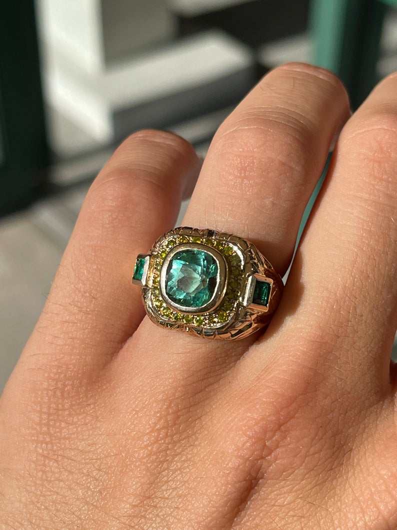 4,18 carati: smeraldo colombiano taglio cuscino e smeraldo taglio princess con diamante giallo