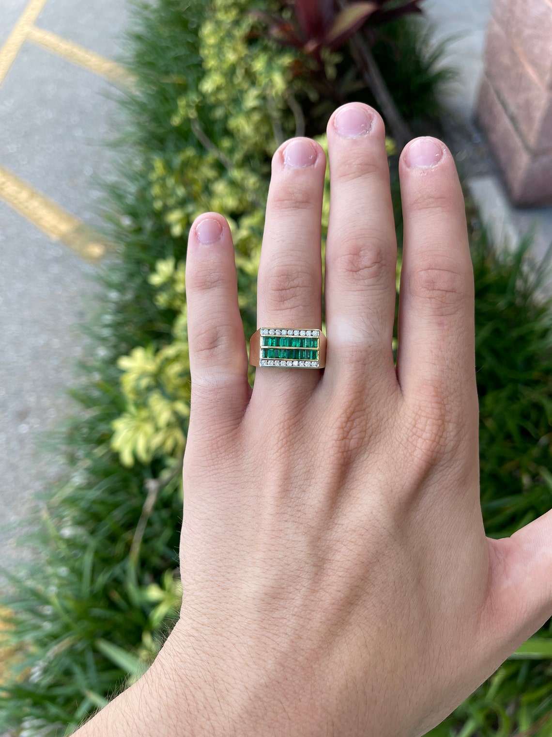 1.41tcw 14K Emerald & Diamond Unisex Band Modern Ring