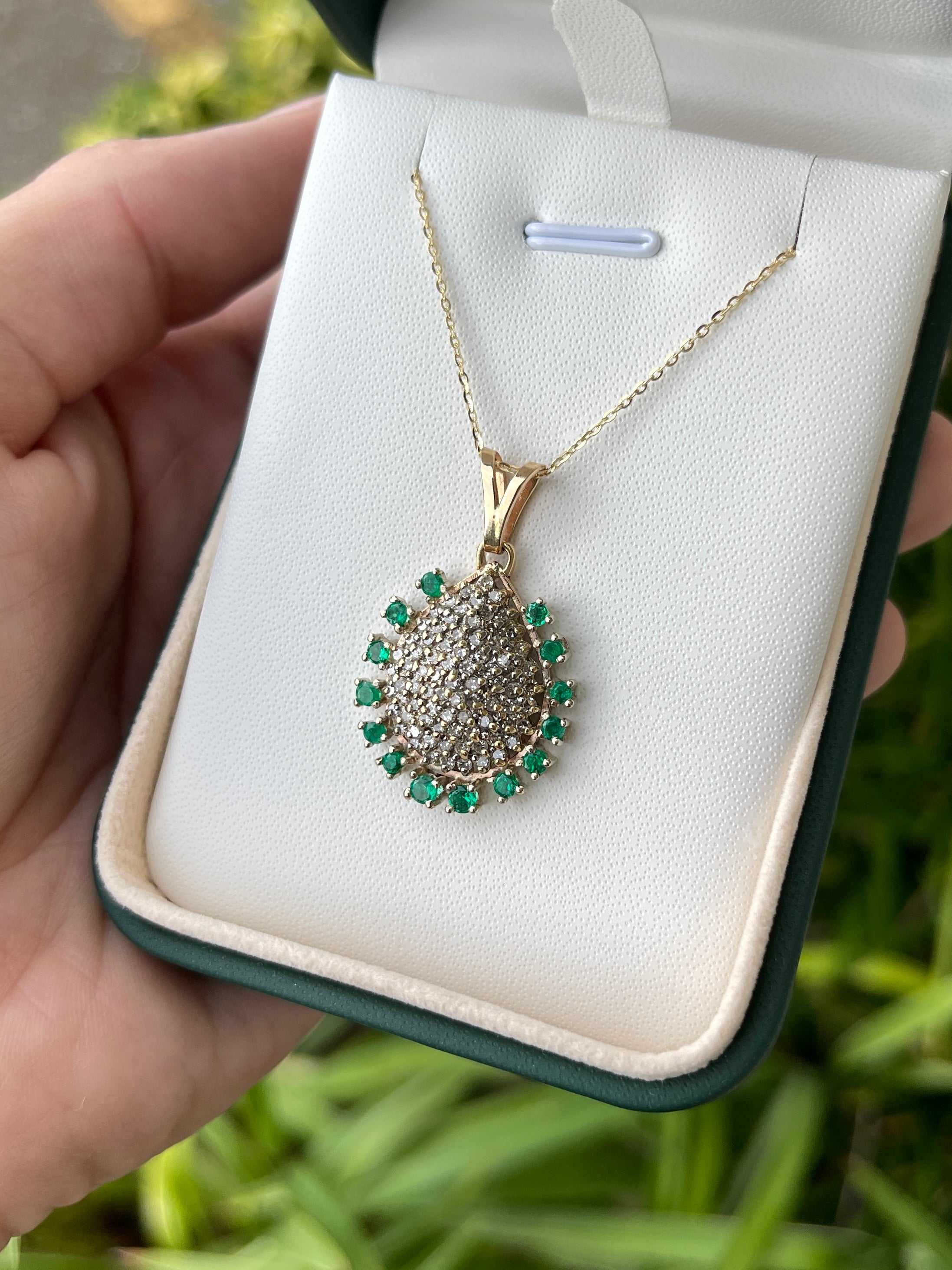 2.80tcw Colombian Emerald & Diamond Vintage Pendant Gold 14K
