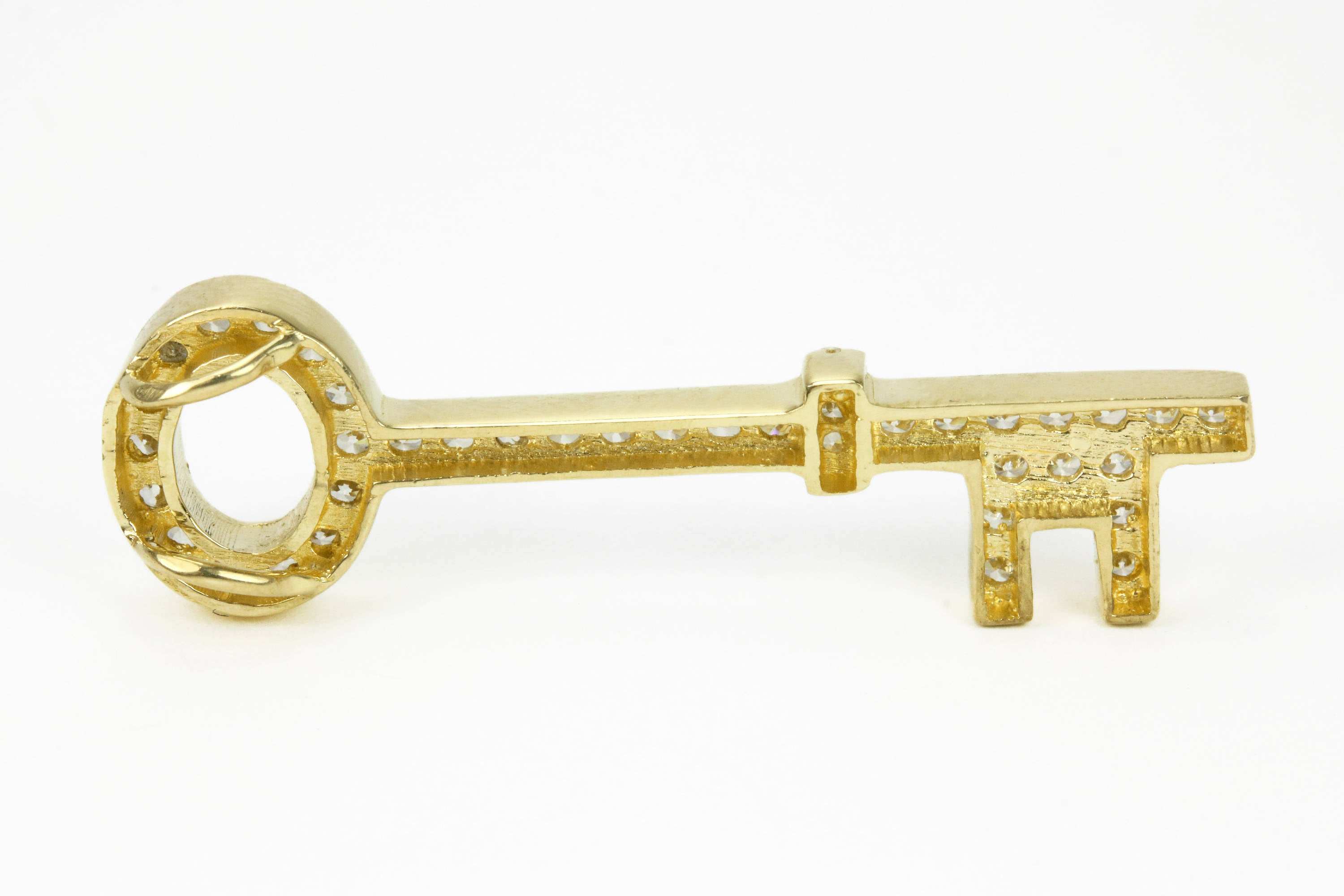 0.75tcw Round Natural Diamond Key Pendant In Yellow Gold 14K