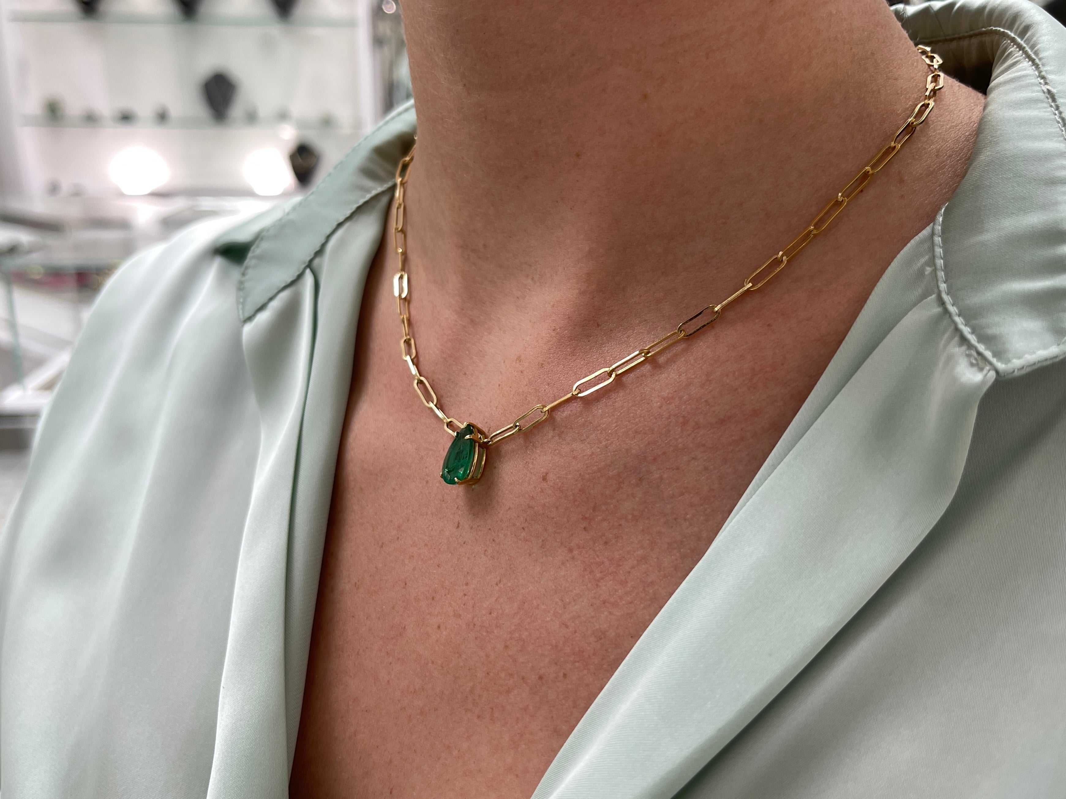 2.73 Carats Fine Quality Emerald Solitaire Stationary Necklace 14K