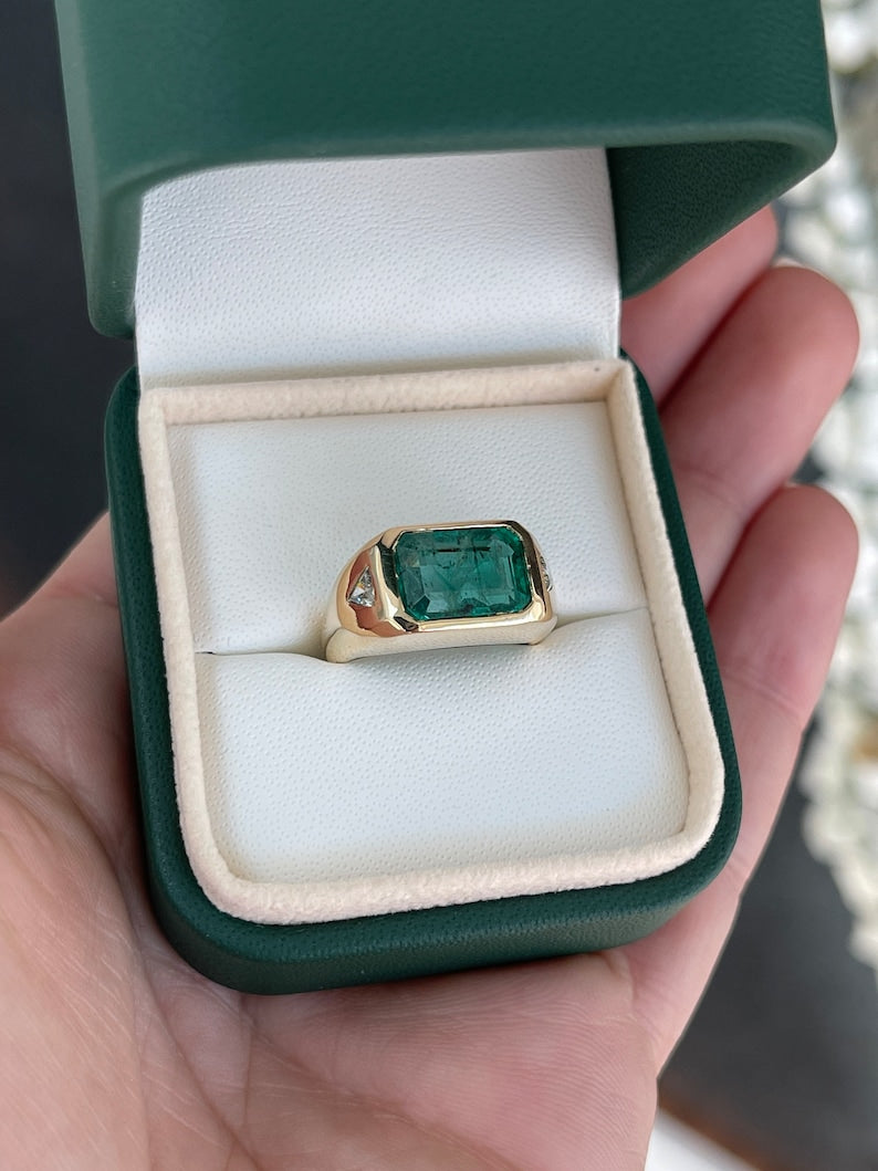 Trillion Cut Diamond 3 Stone Ring