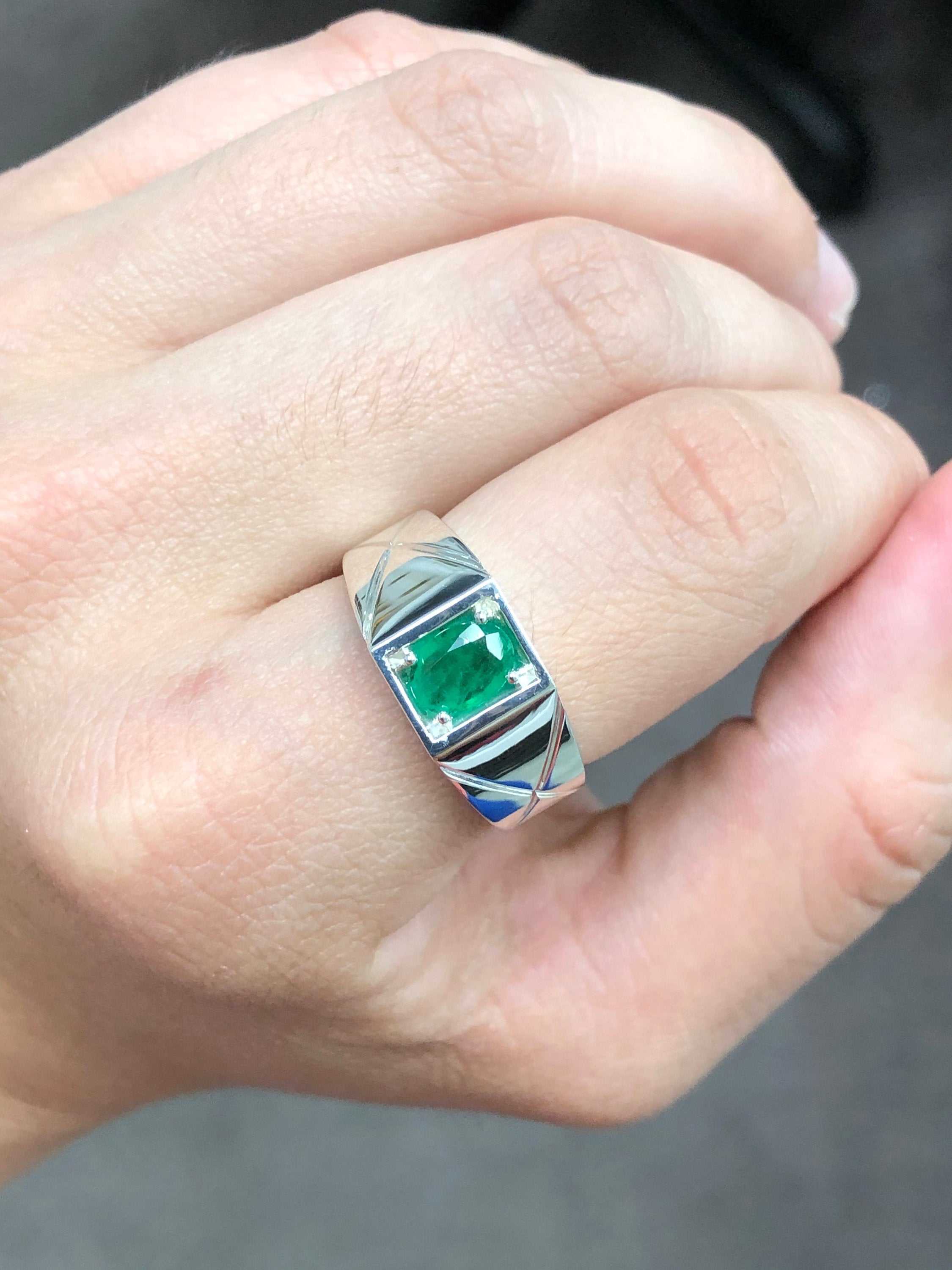 1.30 Carats Men's Oval Natural Colombian Emerald Ring Silver 925