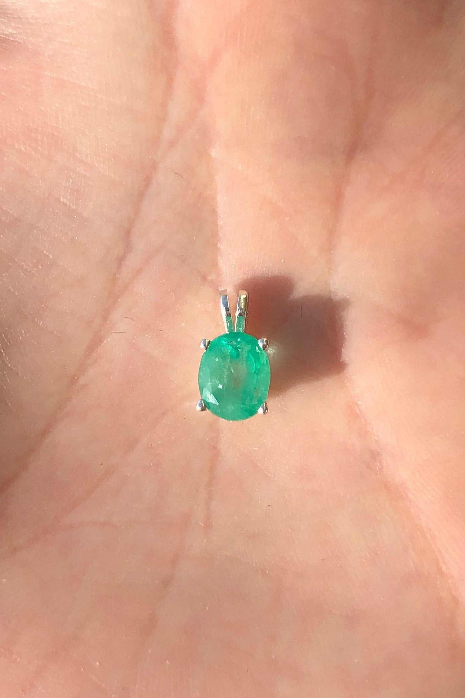 1.38 Carat Natural Colombian Emerald Oval Pendant Sterling Silver 18